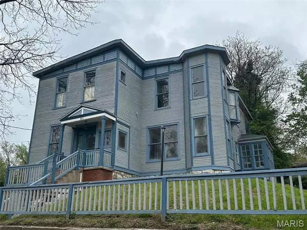 821 Alby ST, Alton, IL 62002