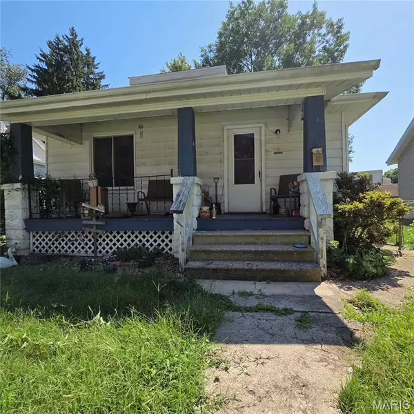 916 W Monroe ST, Belleville, IL 62220