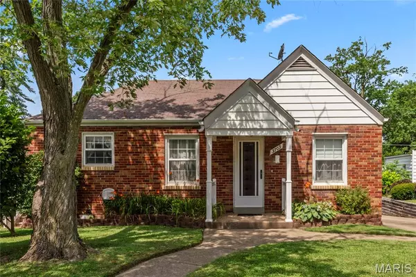 3709 Killarney CT, St John, MO 63114