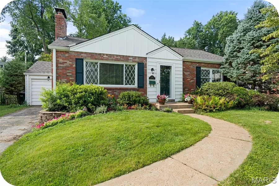 142 W Rose AVE, Webster Groves, MO 63119