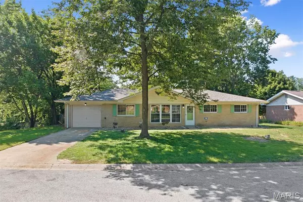 141 Sunny Slope DR, Belleville, IL 62221