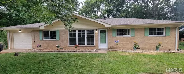 141 Sunny Slope DR, Belleville, IL 62221