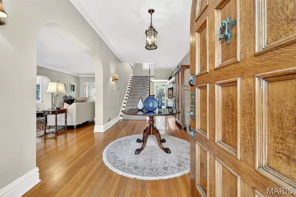 Clayton, MO 63105,7 Crestwood DR