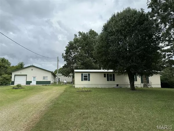 25020 McClurg DR, Lebanon, MO 65536