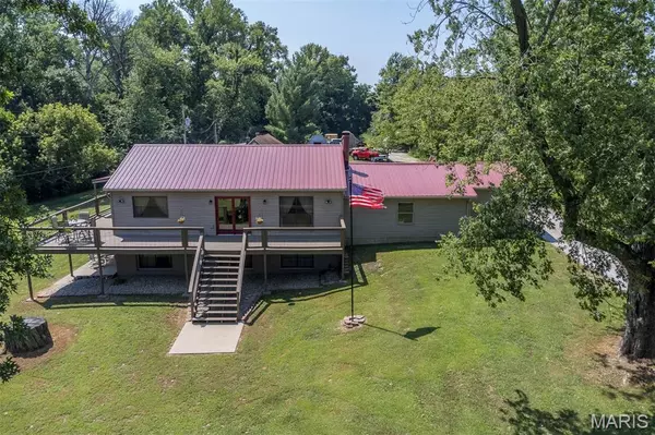 1606 Rustic LN, St Jacob, IL 62281