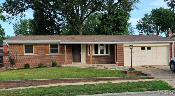 2615 Camino DR, St Louis, MO 63125