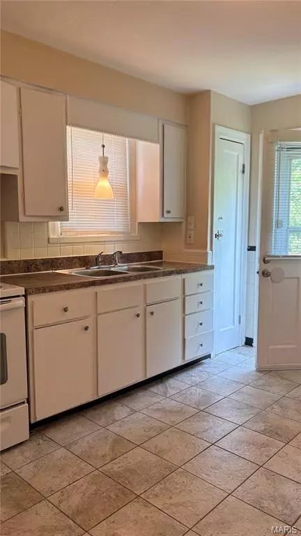 St Louis, MO 63121,3814 Waco DR