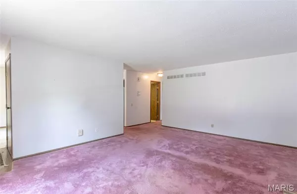 St Louis, MO 63043,2472 Pheasant Run DR