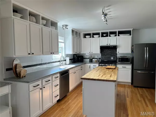 Unincorporated, MO 63129,6026 Cardinal Creek DR