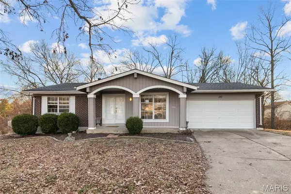 370 Marywood CT, Ballwin, MO 63021