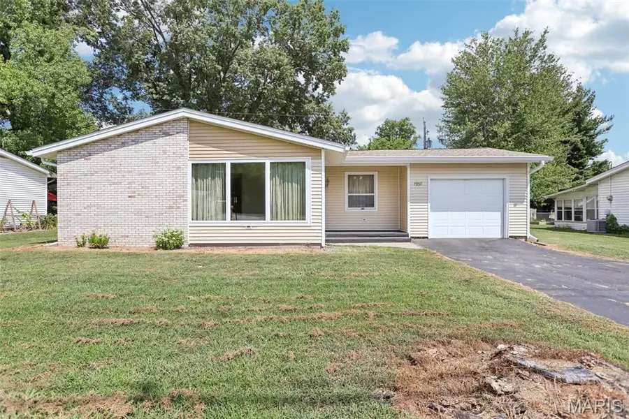 1957 E Union AVE, Litchfield, IL 62056