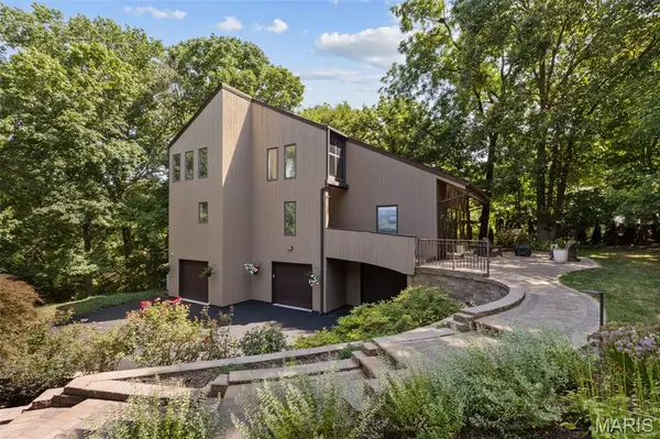 340 S Ballas RD, Kirkwood, MO 63122