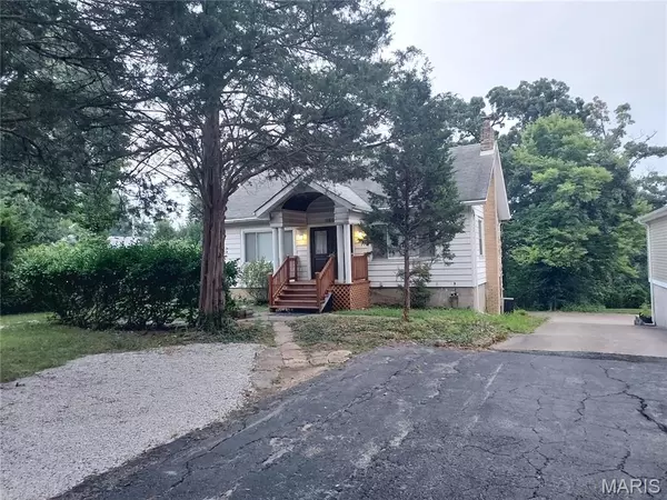 11610 Big Bend RD, Kirkwood, MO 63122