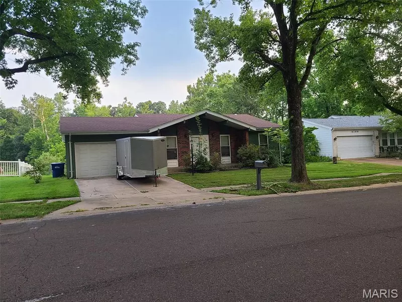 6300 Silver Fox DR, Florissant, MO 63034