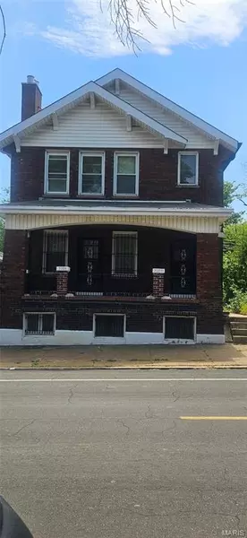 3008 Chippewa St, St Louis, MO 63118