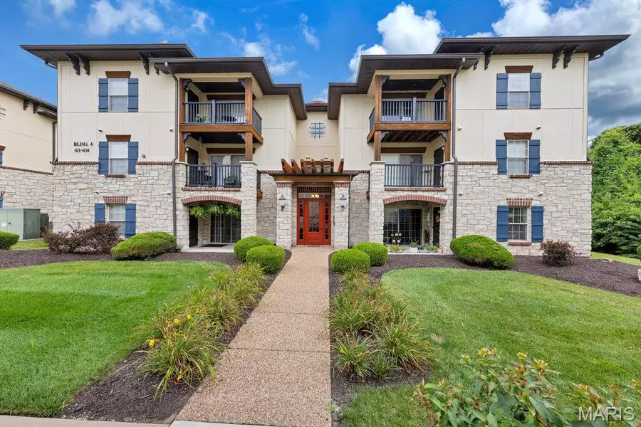 413 Bordeaux WAY, St Peters, MO 63376