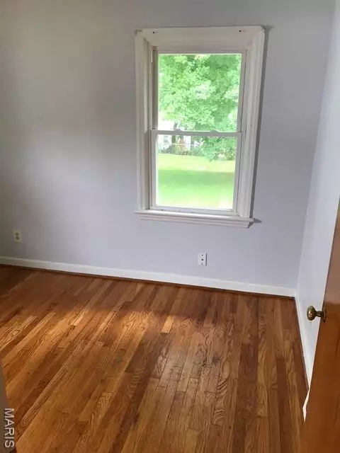 Florissant, MO 63031,160 Du Bourg LN