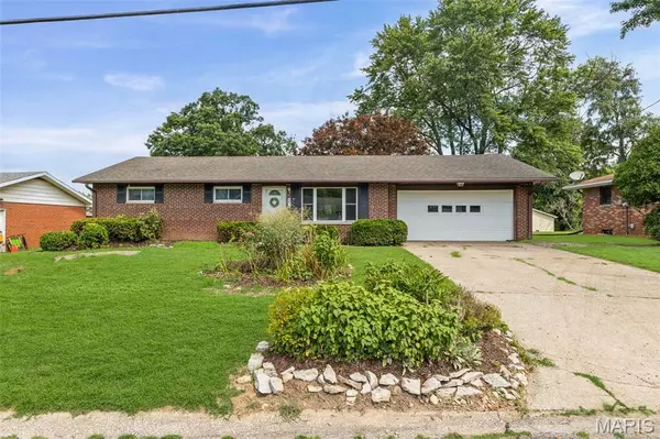 3414 Emma LN, Godfrey, IL 62035