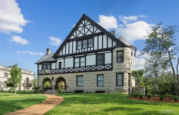 29 Portland PL, St Louis, MO 63108