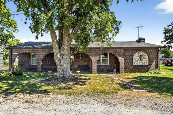 Dupo, IL 62239,1512 N Main ST