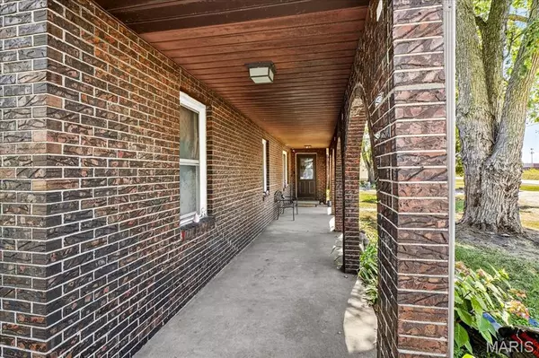 Dupo, IL 62239,1512 N Main ST