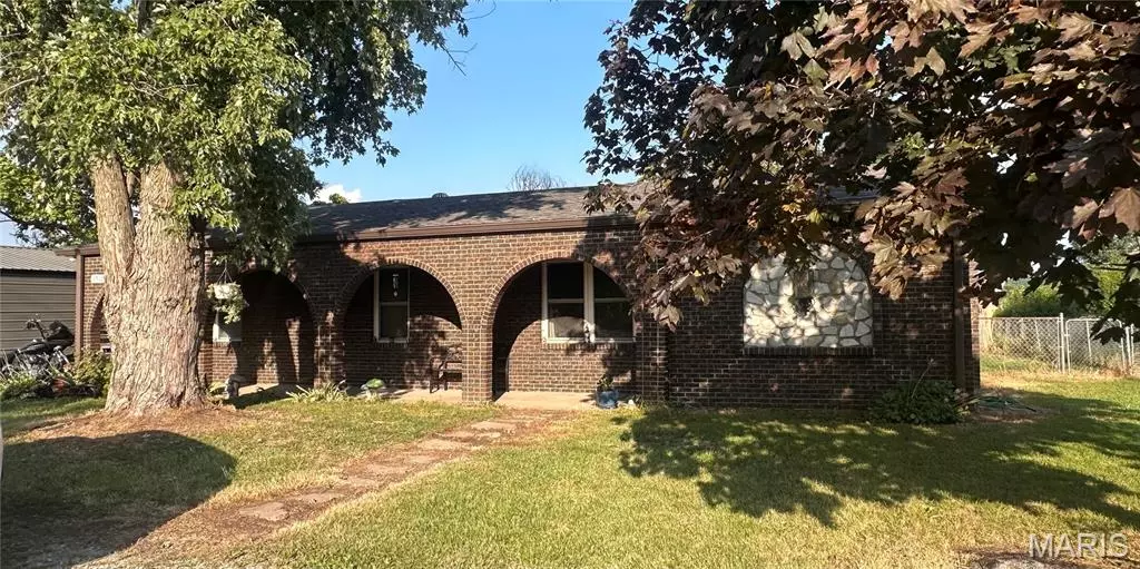 Dupo, IL 62239,1512 N Main ST