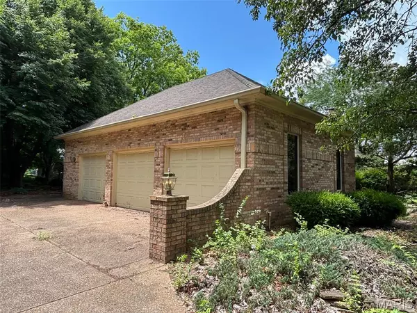 Edwardsville, IL 62025,42 Country Club DR