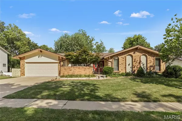 2762 Heritage LNDG, St Charles, MO 63303
