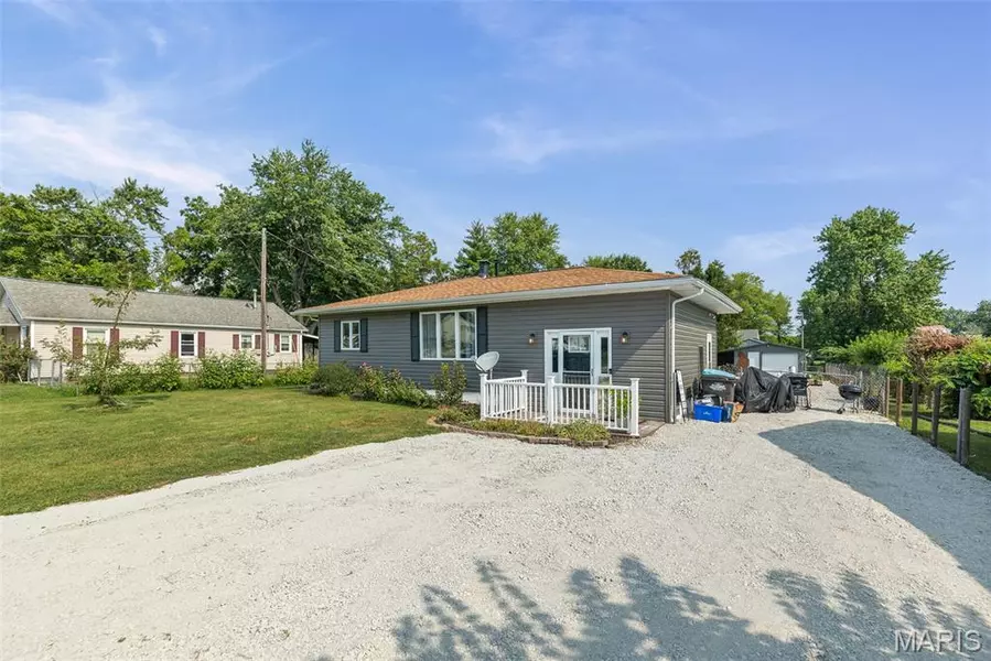 227 Dorothy ST, Moro, IL 62067