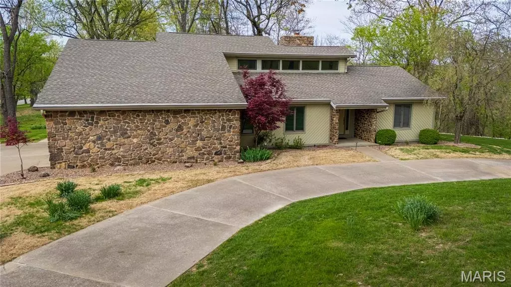 1546 Oak Lei DR, Cape Girardeau, MO 63701