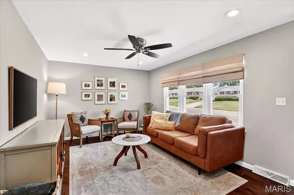 Columbia, IL 62236,221 E Crestview DR