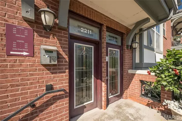 St Louis, MO 63104,2211 S Grand BLVD #307