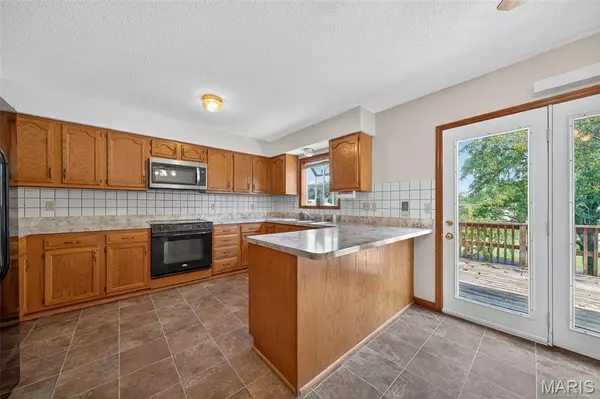 St Peters, MO 63376,10 Rustic Creek CT
