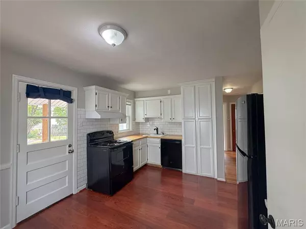 Overland, MO 63114,9833 Zykan DR