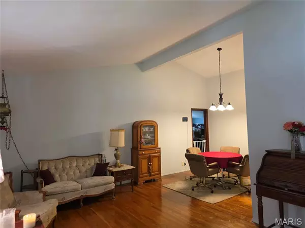 Florissant, MO 63033,265 Waterford DR