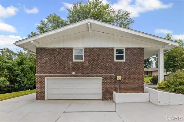 Fairview Heights, IL 62208,10 E Beacon Hill RD