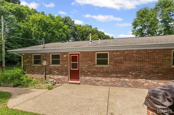 Glen Carbon, IL 62034,396 Barkwood LN