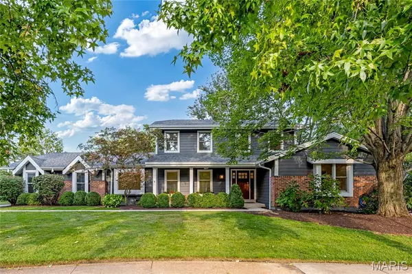 1864 Oxborough CT, Chesterfield, MO 63017