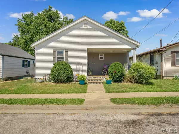 207 Flower ST, Waterloo, IL 62298