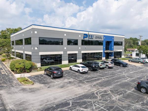 174 Clarkson RD, Ballwin, MO 63011
