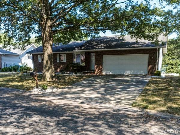 85 Sunfish DR, Highland, IL 62249