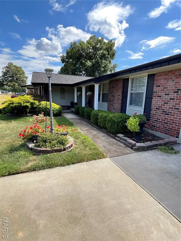 Florissant, MO 63033,11767 Macrinus DR