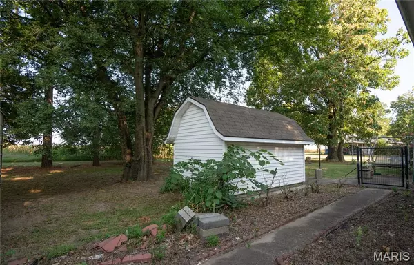 Clarkton, MO 63837,607 N Main