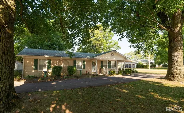 Clarkton, MO 63837,607 N Main