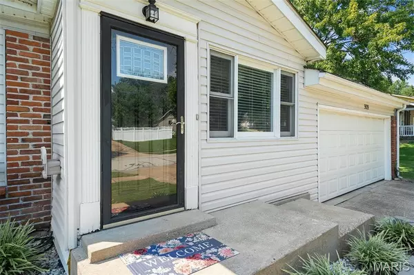 Ballwin, MO 63021,909 Parma DR