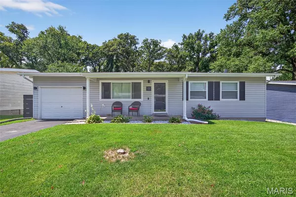 12 Becky Thatcher DR, St Charles, MO 63303
