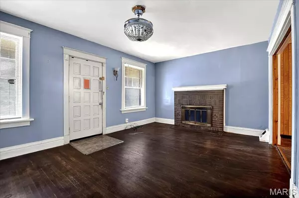 St Louis, MO 63147,8637 Drury LN