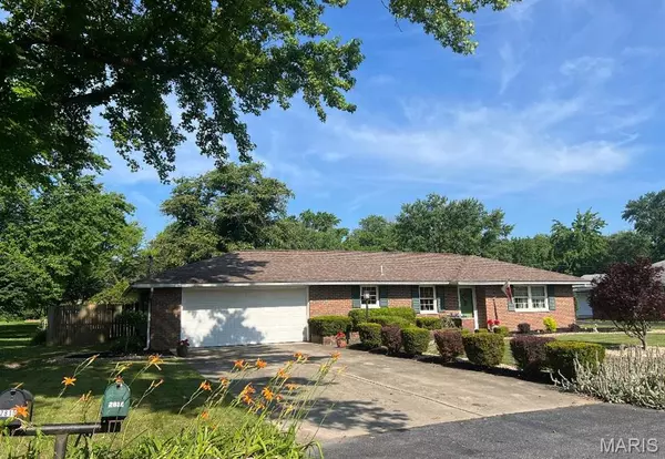 2812 Ridgedale DR, Godfrey, IL 62035