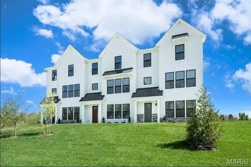 Chesterfield, MO 63017,16588 Honey Locust DR #15-303