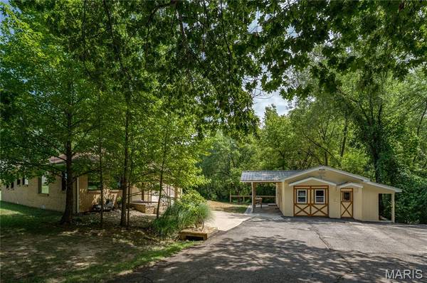 132 Edding LN, Fairview Heights, IL 62208